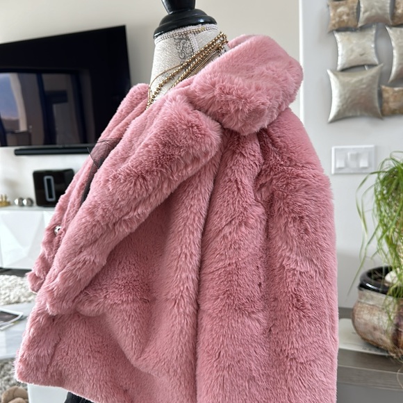 BRAND NEW GORGEOUS FANCY AND SOFT MAUVE VEGAN FUR OUTERWEAR COAT! SIZE MEDIUM! - Picture 15 of 17
